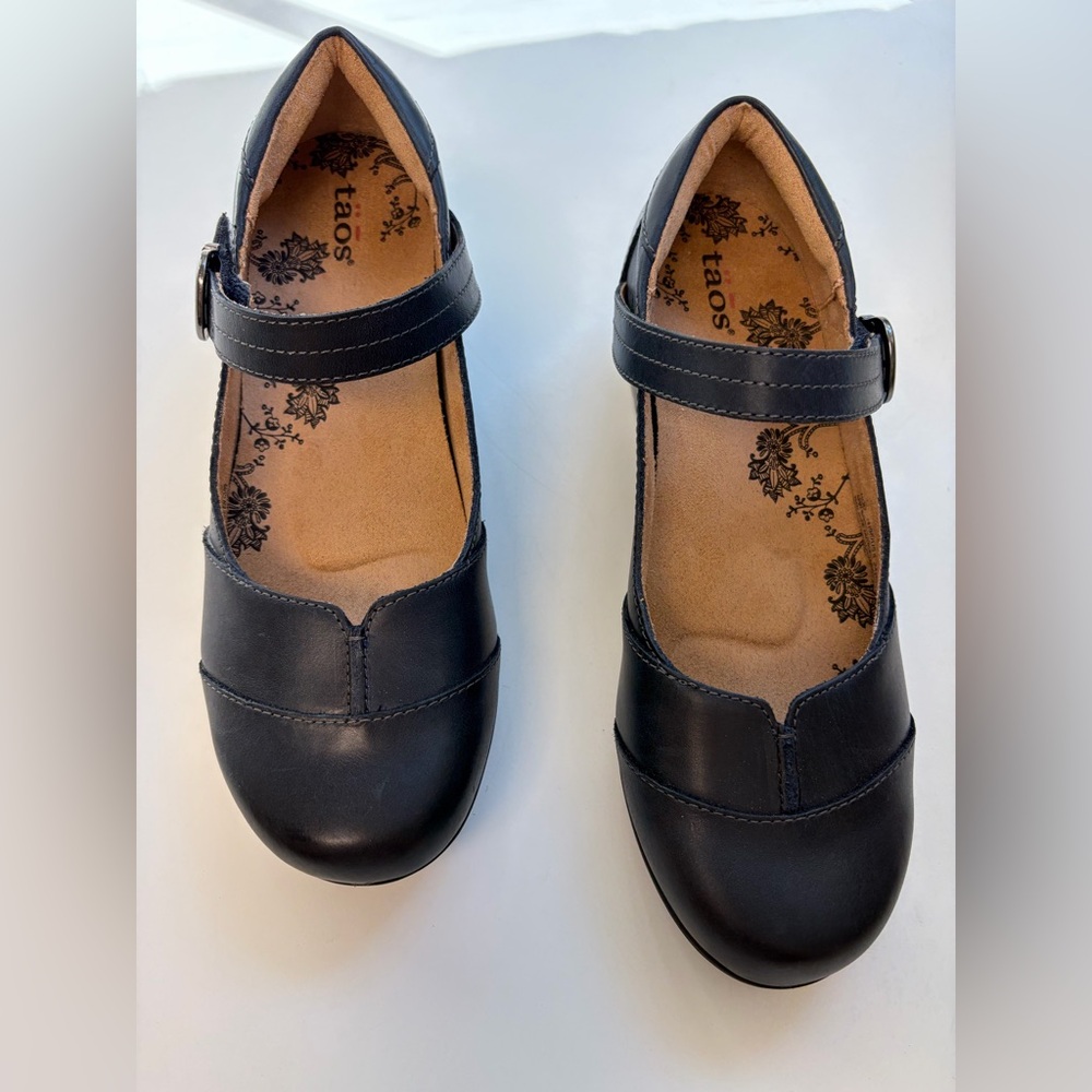 Taos Routine Mary Jane Navy Leather Comfort Shoes, Size 8